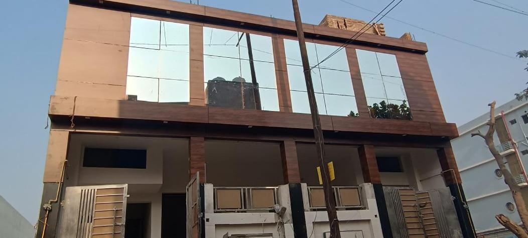 Hotel Geeta Dham Vrindāvan Esterno foto