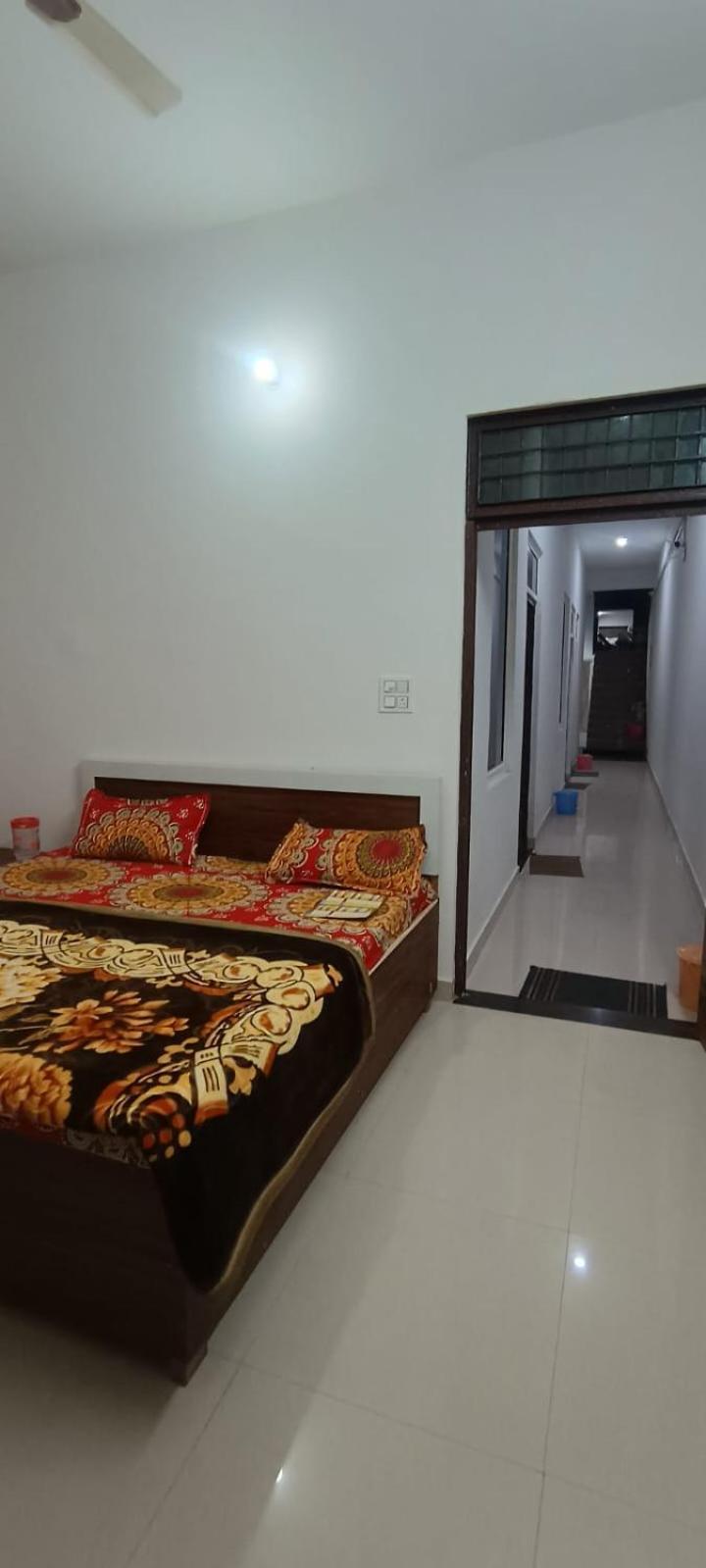 Hotel Geeta Dham Vrindāvan Esterno foto