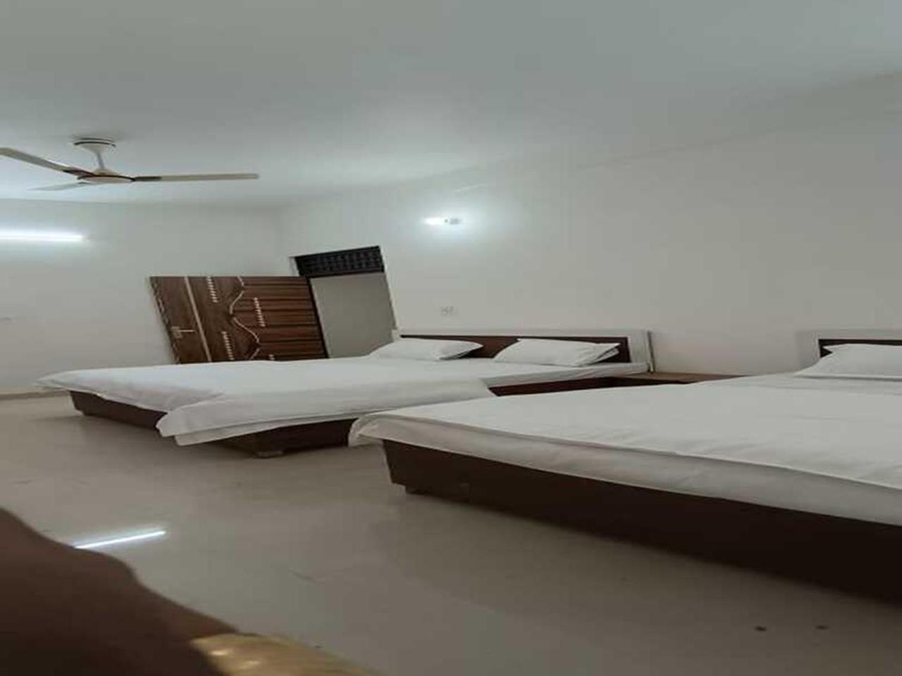 Hotel Geeta Dham Vrindāvan Esterno foto